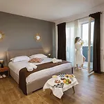 酒店 Olivar Tirana 4*