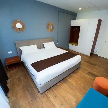 Olivar Tirana Otel Selitë e Vogël