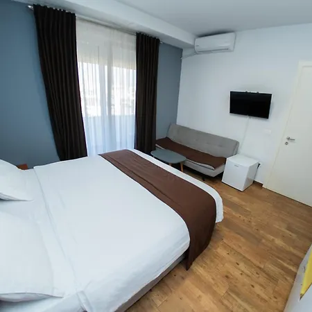 Olivar Tirana Otel Selitë e Vogël
