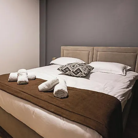 Olivar Tirana Otel Selitë e Vogël