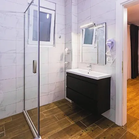 Olivar Tirana מלון 4*
