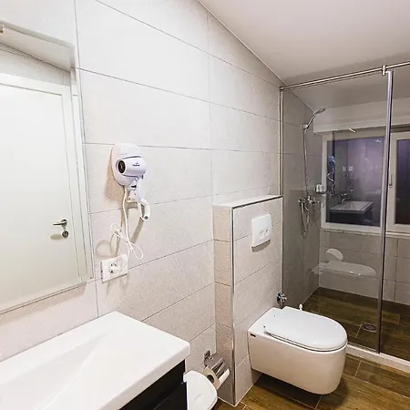 Otel Olivar Tirana 4*