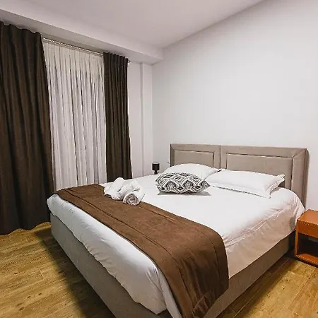 Olivar Tirana מלון Selitë e Vogël
